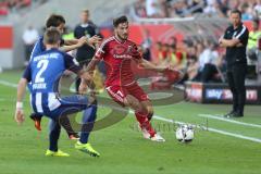 1. Bundesliga - Fußball - FC Ingolstadt 04 - Hertha BSC Berlin - Peter Pekarík (Hertha 2) rechts Mathew Leckie (7, FCI)