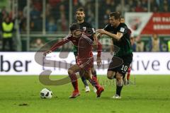 1. Bundesliga - Fußball - FC Ingolstadt 04 - FC Augsburg - Mathew Leckie (7, FCI) Daniel Baier (FCA 10)