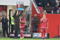 1. BL - Saison 2016/2017 - FC Ingolstadt 04 - FC Augsburg - Moritz Hartmann (#9 FCI) - Sonny Kittel (#21 FCI) werden eingewechselt - Foto: Meyer Jürgen