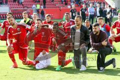 1. BL - Saison 2016/2017 - FC Ingolstadt 04 - FC Schalke 04 - Die Mannschaft verabschiedet sich von den Fans - Max Christiansen (#19 FCI) - Pascal Groß (#10 FCI) - Roger de Oliveira Bernardo (#8 FCI) - Christian Ortag (#39 FCI) - Anthony Jung (#3 FCI) - F