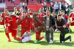 1. BL - Saison 2016/2017 - FC Ingolstadt 04 - FC Schalke 04 - Die Mannschaft verabschiedet sich von den Fans - Max Christiansen (#19 FCI) - Pascal Groß (#10 FCI) - Roger de Oliveira Bernardo (#8 FCI) - Christian Ortag (#39 FCI) - Anthony Jung (#3 FCI) - F