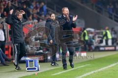 1. Bundesliga - Fußball - FC Ingolstadt 04 - VfL Wolfsburg -Cheftrainer Maik Walpurgis (FCI) an der Seitenlinie klatscht schreit, links Torwarttrainer Martin Scharfer (FCI)