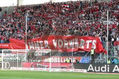 1. Bundesliga - Fußball - FC Ingolstadt 04 - 1. FSV Mainz 05 - Sieg Spiel 2:1 ist aus, Fans Jubel Spruchband