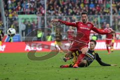 1. Bundesliga - Fußball - FC Ingolstadt 04 - Borussia Dortmund - Mathew Leckie (7, FCI) Julian Weigl (BVB 33)