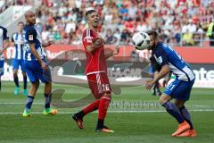 1. Bundesliga - Fußball - FC Ingolstadt 04 - Hertha BSC Berlin - Kopfball Duell Lukas Hinterseer (16, FCI) Marvin Plattenhardt (Hertha 21)