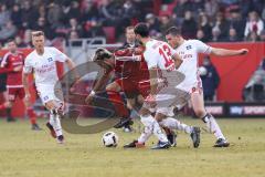 1. Bundesliga - Fußball - FC Ingolstadt 04 - Hamburger SV HSV - mitte Darío Lezcano (11, FCI) Mergim Mavraj (13 HSV) Kyriakos Papadopoulos (9 HSV) links Matthias Ostrzolek (22 HSV)