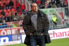 1. Bundesliga - Fußball - FC Ingolstadt 04 - FC Augsburg - Cheftrainer Markus Kauczinski (FCI) vor dem Spiel angespannt