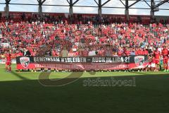 1. Bundesliga - Fußball - FC Ingolstadt 04 - FC Schalke 04 - Speil ist aus 1:1 unentschieden, letzter Spieltag, Team bedankt sich bei den Fans Spruchband Stadionrunde