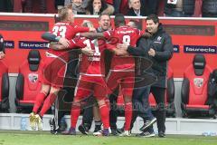 1. BL - Saison 2016/2017 - FC Ingolstadt 04 - Borussia Dortmund - Lezano Farina,Dario (#37 FCI) zum Treffer zum 2:0 - Markus Kauczinski (Trainer FCI) - Jubel - Foto: Meyer Jürgen