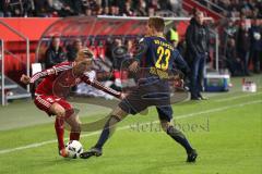 1. Bundesliga - Fußball - FC Ingolstadt 04 - RB Leipzig - Florent Hadergjonaj (33, FCI) Marcel Halsterberg (23 Leipzig)