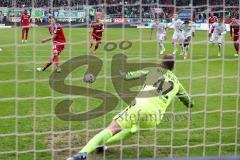 1. Bundesliga - Fußball - FC Ingolstadt 04 - Werder Bremen - Elfemter für FCI, Pascal Groß (10, FCI) verwandelt zum 2:1, Torwart Felix Wiedwald (42 Bremen) Tor Jubel