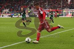 1. Bundesliga - Fußball - FC Ingolstadt 04 - FC Augsburg - Stefan Lex (14, FCI) flankt