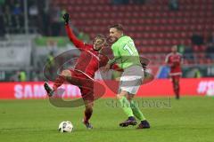 1. Bundesliga - Fußball - FC Ingolstadt 04 - VfL Wolfsburg - Mathew Leckie (7, FCI) rechts Yannick Gerhardt (13 Wolfsburg) Zweikampf