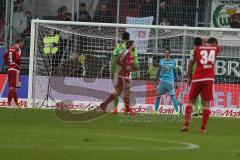 1. BL - Saison 2016/2017 - FC Ingolstadt 04 - VFL Wolfsburg - Moritz Hartmann (#9 FCI) beim Elfmeter - Torwart Diego Benaglio (1 Wolfsburg)  - Foto: Meyer Jürgen