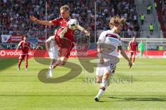 1. Bundesliga - Fußball - FC Ingolstadt 04 - Bayer 04 Leverkusen - Sonny Kittel (21, FCI) Ballannahme in der Luft Torschuß, Tin Jedvaj (16 Leverkusen )