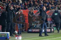 1. Bundesliga - Fußball - FC Ingolstadt 04 - RB Leipzig - Co-Trainer Michael Henke (FCI) und Cheftrainer Maik Walpurgis (FCI) regen soch auf