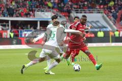 1. Bundesliga - Fußball - FC Ingolstadt 04 - Werder Bremen - kein Durchkommen Roger de Oliveira Bernardo (8, FCI) Maximilian Eggestein (35 Bremen)