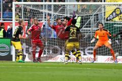 1. BL - Saison 2016/2017 - FC Ingolstadt 04 - Borussia Dortmund - Lukas Hinterseer (#16 FCI) mit einem Seitfallrückzieher - Lezano Farina,Dario (#37 FCI) - Weidenfeller Roman Torwart Dortmund - Foto: Meyer Jürgen