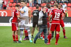 1. BL - Saison 2016/2017 - FC Ingolstadt 04 - TSG 1899 Hoffenheim - Markus Kauczinski (Trainer FCI) beim Abklatschen nach dem Spiel - Max Christiansen (#19 FCI) - Foto: Meyer Jürgen