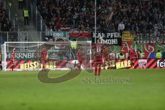 1. Bundesliga - Fußball - FC Ingolstadt 04 - FC Augsburg - 0:2 für Augsburg, Romain Brégerie (18, FCI) Sonny Kittel (21, FCI) Torwart Martin Hansen (35, FCI) am Boden