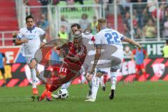 1. Bundesliga - Fußball - FC Ingolstadt 04 - TSG 1899 Hoffenheim 1:2 - Darío Lezcano (11, FCI) kämpft sich durch die Abwehr, Kevin Vogt (TSG 22) und links Benjamin Hübner (TSG 21)