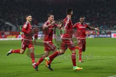 1. Bundesliga - Fußball - FC Ingolstadt 04 - VfL Wolfsburg -  Anthony Jung (3, FCI) trifft mit dem Kopf zum 1:0 Tor Treffer Jubel Pascal Groß (10, FCI) Mathew Leckie (7, FCI) Roger de Oliveira Bernardo (8, FCI)