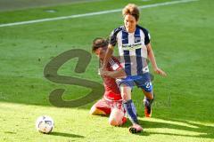 1. BL - Saison 2016/2017 - FC Ingolstadt 04 - Hertha BSC - Mathew Leckie (#7 FCI) - Genki Haraguchi (#24 Hertha) - Foto: Meyer Jürgen
