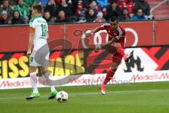 1. Bundesliga - Fußball - FC Ingolstadt 04 - Werder Bremen - Niklas Moisander (18 Bremen) Darío Lezcano (11, FCI)