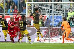 1. BL - Saison 2016/2017 - FC Ingolstadt 04 - Borussia Dortmund - Lezano Farina,Dario (#37 FCI) zum Treffer zum 2:0 - Marvin Matip (#34 FCI) - Weidenfeller Roman Torwart Dortmund - Jubel - Foto: Meyer Jürgen