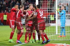 1. Bundesliga - Fußball - FC Ingolstadt 04 - 1. FC Köln - Darío Lezcano (11, FCI) triftt Tor Jubel mit Sonny Kittel (21, FCI) Alfredo Morales (6, FCI)  Romain Brégerie (18, FCI) Florent Hadergjonaj (33, FCI) Marvin Matip (34, FCI) Schrei