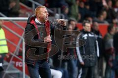 1. Bundesliga - Fußball - FC Ingolstadt 04 - 1. FC Köln - Cheftrainer Maik Walpurgis (FCI) schreit von der Seitenlinie ins Feld