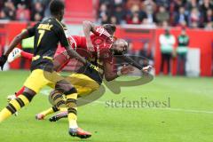 1. BL - Saison 2016/2017 - FC Ingolstadt 04 - Borussia Dortmund - Roger de Oliveira Bernardo (#8 FCI) wird gefoult von - Weigl Julian #33 gelb Dortmund - Foto: Meyer Jürgen