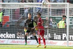 1. BL - Saison 2016/2017 - FC Ingolstadt 04 - Hertha BSC - Markus Suttner (#29 FCI) - Vladimir Darida (#6 Hertha) -  Foto: Meyer Jürgen