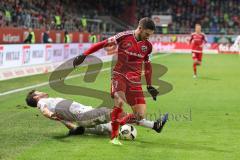 1. Bundesliga - Fußball - FC Ingolstadt 04 - 1. FC Köln - Zweikampf Mathew Leckie (7, FCI) Jonas Hector (14 Köln) am Boden