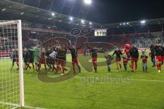 1. Bundesliga - Fußball - FC Ingolstadt 04 - RB Leipzig - Sieg 1:0 Jubel Team bedankt sich bei den Fans