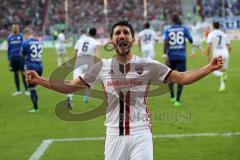 1. Bundesliga - Fußball - FC Ingolstadt 04 - SV Darmstadt 98 - Markus Suttner (29, FCI)  Freistoß, trifft zum 3:2 Endstand, Jubel Almog Cohen (36, FCI)