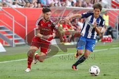 1. Bundesliga - Fußball - FC Ingolstadt 04 - Hertha BSC Berlin - Mathew Leckie (7, FCI) rechtes Genki Haraguchi (Hertha 24)