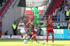 1. Bundesliga - Fußball - FC Ingolstadt 04 - Bayer 04 Leverkusen - Torwart Martin Hansen (35, FCI) fängt den Ball in der Luft Admir Mehmedi (Leverkusen 14) Marvin Matip (34, FCI)