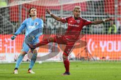 1. BL - Saison 2016/2017 - FC Ingolstadt 04 - FC Augsburg - Lezano Farina,Dario (#37 FCI) - Hitz Marvin Torwart Augsburg - Foto: Meyer Jürgen