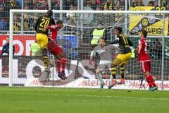 1. BL - Saison 2016/2017 - FC Ingolstadt 04 - Borussia Dortmund - Ramos Vasquez #20 Dortmund verkürzt auf 2:3 - Ørjan Nyland (#26 FCI) - Marcel Tisserand (#32 FCI) - Foto: Meyer Jürgen