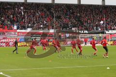 1. BL - Saison 2016/2017 - FC Ingolstadt 04 - FC Augsburg - Die Mannschaft vor dem Spiel beim warm machen - Foto: Meyer Jürgen