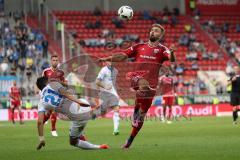 1. Bundesliga - Fußball - FC Ingolstadt 04 - TSG 1899 Hoffenheim 1:2 - Zweikampf Lukas Hinterseer (16, FCI) und Benjamin Hübner (TSG 21)