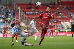 1. Bundesliga - Fußball - FC Ingolstadt 04 - TSG 1899 Hoffenheim 1:2 - Zweikampf Lukas Hinterseer (16, FCI) und Benjamin Hübner (TSG 21)