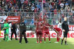 1. Bundesliga - Fußball - FC Ingolstadt 04 - Bayer 04 Leverkusen - Spiel ist aus Unentschieden, hängende Köpfe Robert Leipertz (13, FCI)Florent Hadergjonaj (33, FCI) Pascal Groß (10, FCI)
