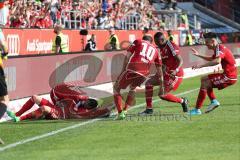 1. Bundesliga - Fußball - FC Ingolstadt 04 - 1. FSV Mainz 05 - Tor Jubel Florent Hadergjonaj (33, FCI) mit Marvin Matip (34, FCI) Pascal Groß (10, FCI) Roger de Oliveira Bernardo (8, FCI) Alfredo Morales (6, FCI)