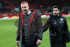 1. Bundesliga - Fußball - FC Ingolstadt 04 - 1. FC Köln - Cheftrainer Maik Walpurgis (FCI) geht vom Platz nach dem Spiel mit Co-Trainer Ovid Hajou (FCI)