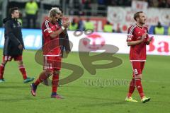 1. BL - Saison 2016/2017 - FC Ingolstadt 04 - FC Augsburg - Lezano Farina,Dario (#37 FCI) - Moritz Hartmann (#9 FCI) bedanken sich bei den Fans - Foto: Meyer Jürgen