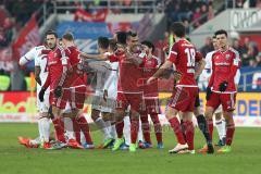 1. Bundesliga - Fußball - FC Ingolstadt 04 - FC Bayern - Streit auf dem Feld Darío Lezcano (11, FCI) David Alaba (27 Bayern) Thiago (6 Bayern) Romain Brégerie (18, FCI)