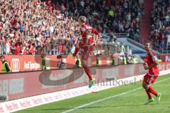 1. Bundesliga - Fußball - FC Ingolstadt 04 - 1. FSV Mainz 05 - Tor Jubel Florent Hadergjonaj (33, FCI) mit Marvin Matip (34, FCI)