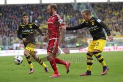 1. Bundesliga - Fußball - FC Ingolstadt 04 - Borussia Dortmund - Christian Pulisic (BVB 22) Moritz Hartmann (9, FCI) Felix Passlack (BVB 30)